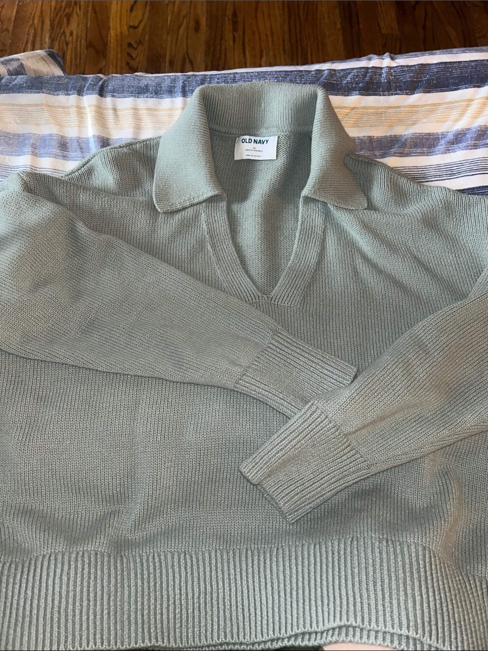 Old Navy women’s cropped Sage Green Collared V‑Neck Pullover Sweater
